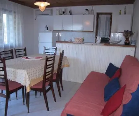 Vakantiehuis Holiday Tanja - 10m From Sea